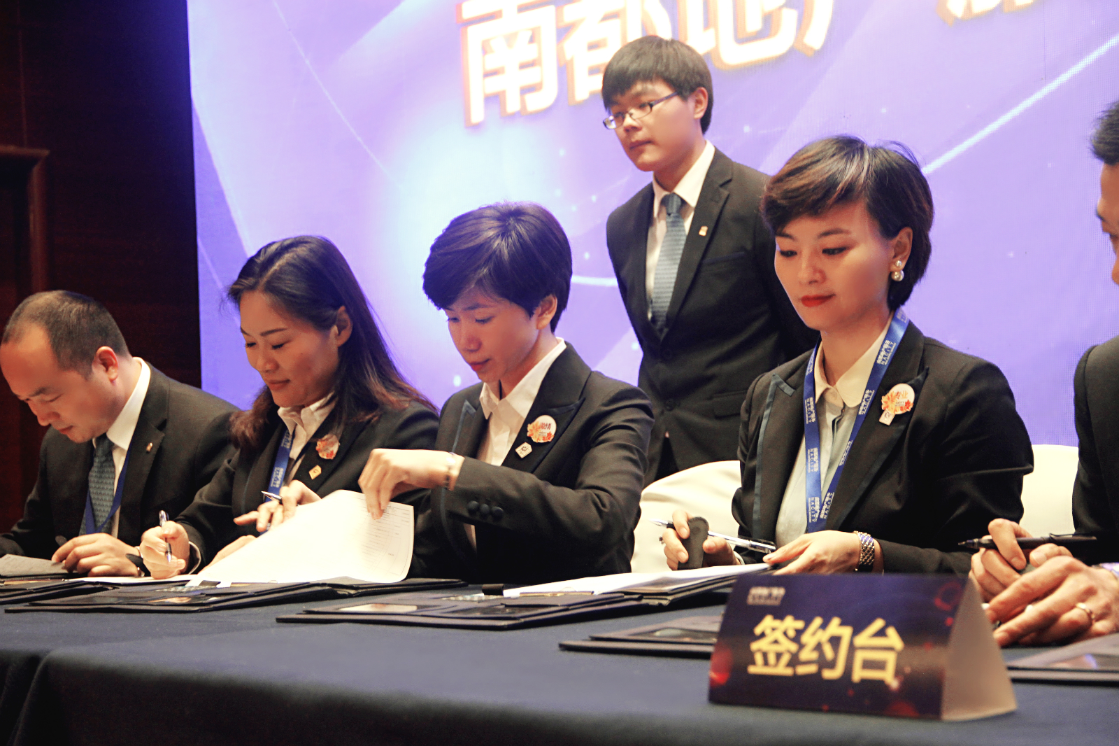 ag平台游戏官网：回首，是为了更美的开始